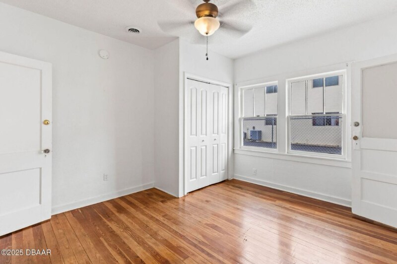 Building Photo - 436 N Oleander Ave