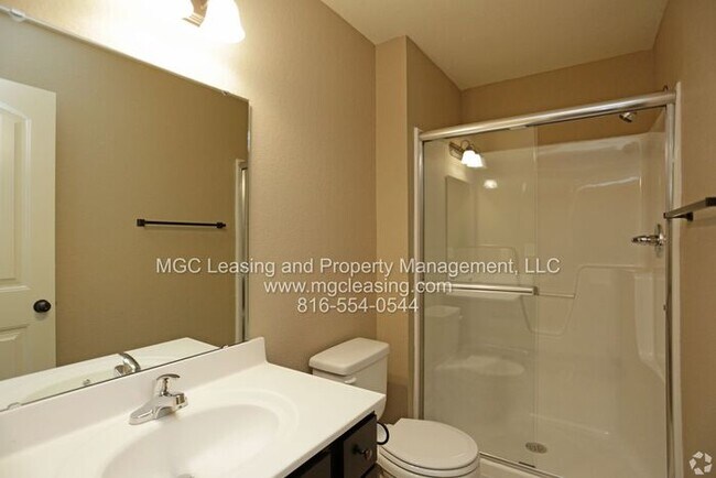 Building Photo - Fall in love with Eagle Creek Townhomes in...
