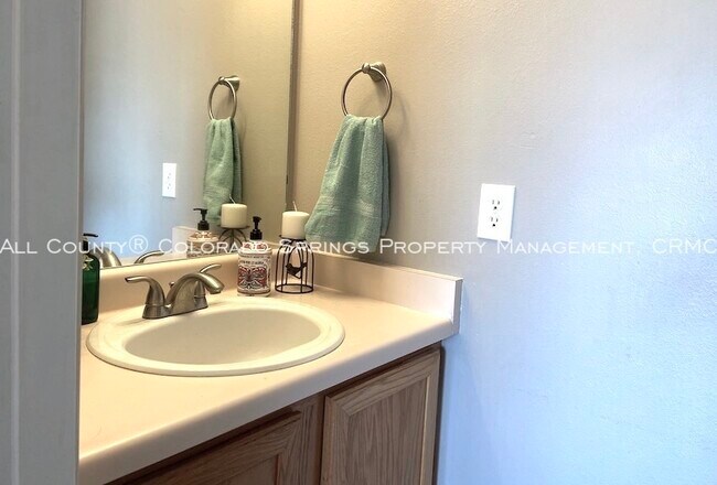 Building Photo - 5020 Wainwright Dr