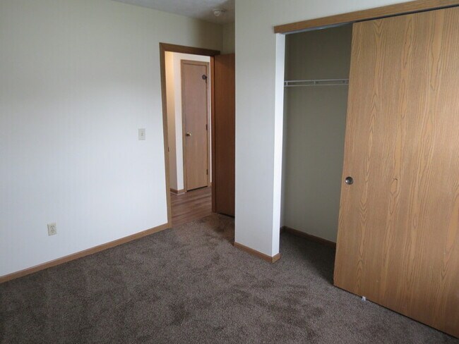 Building Photo - 1271 Caravel Dr