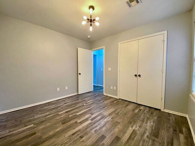 Building Photo - 4805 Stag Horn Dr