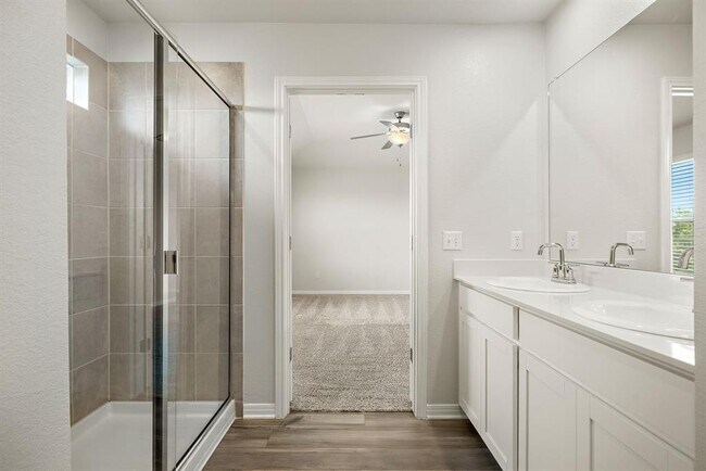 Building Photo - 120 Longmount Cv
