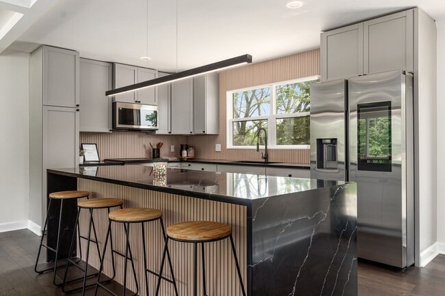 Building Photo - London Property