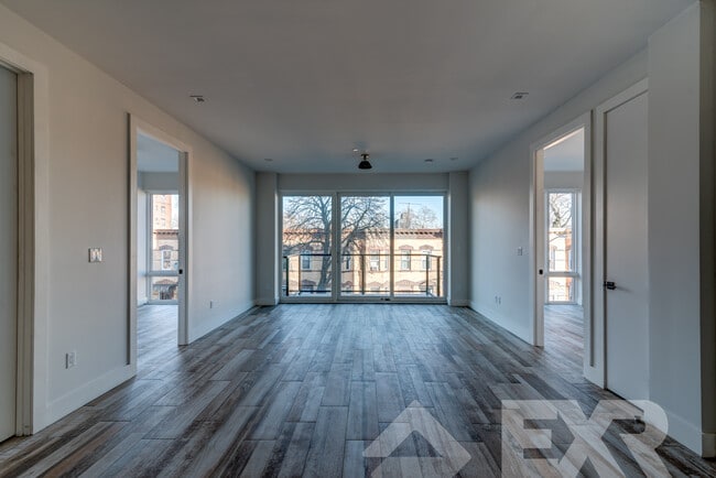 Primary Photo - 8 Fairview Pl