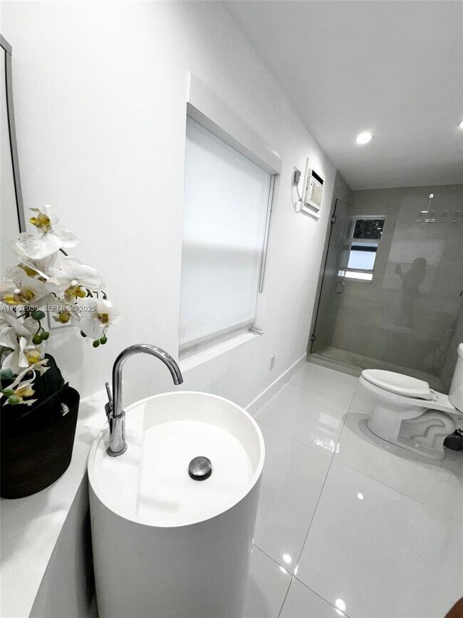 Building Photo - 3470 Sheridan Ave