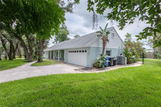 Building Photo - 615 Valle Vista Dr