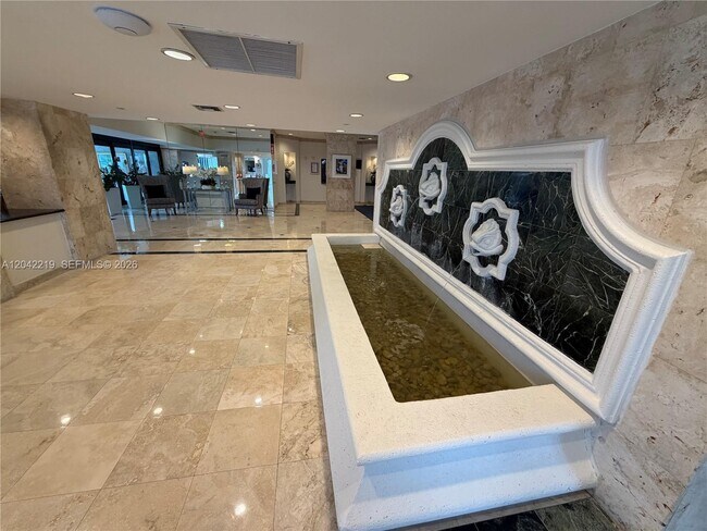 Building Photo - 2625 Collins Ave