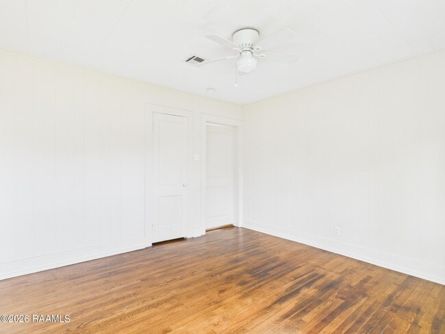 Building Photo - 528 St Julien Ave