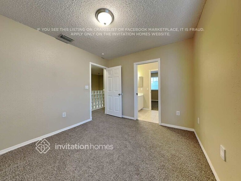 Building Photo - 414 Lakeside Cir