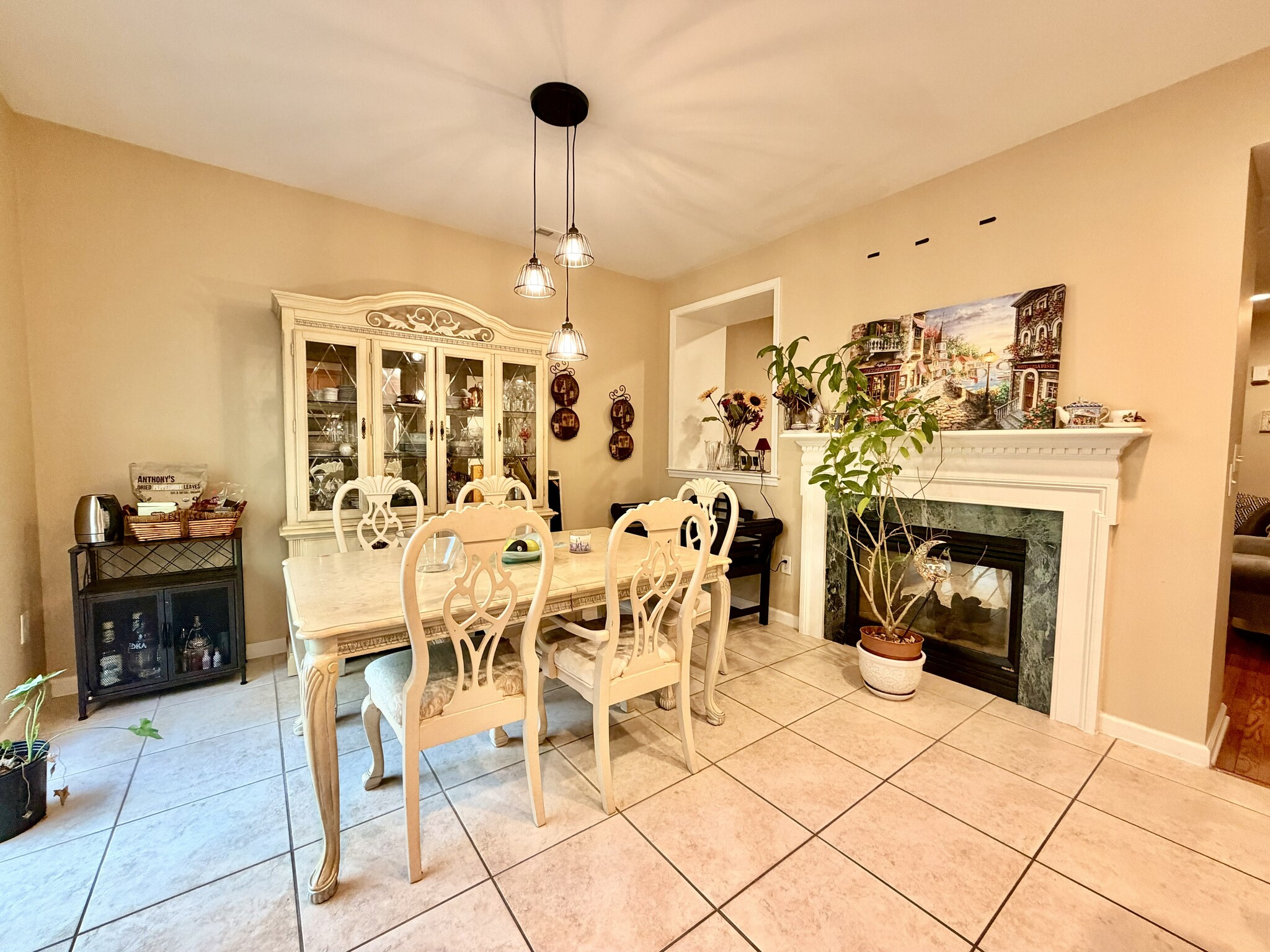 Dining - 128 Jackson Ave