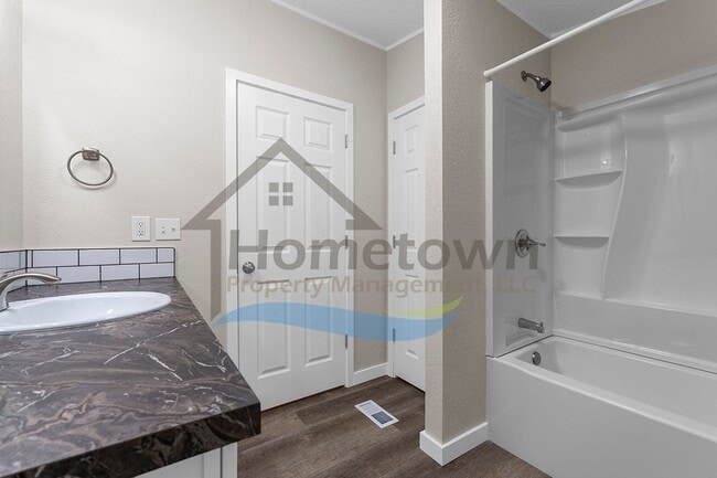 Building Photo - 3 Bedroom 2 Bathroom Home in a Rustic Setting with Mountain Views Available in Blanchard!