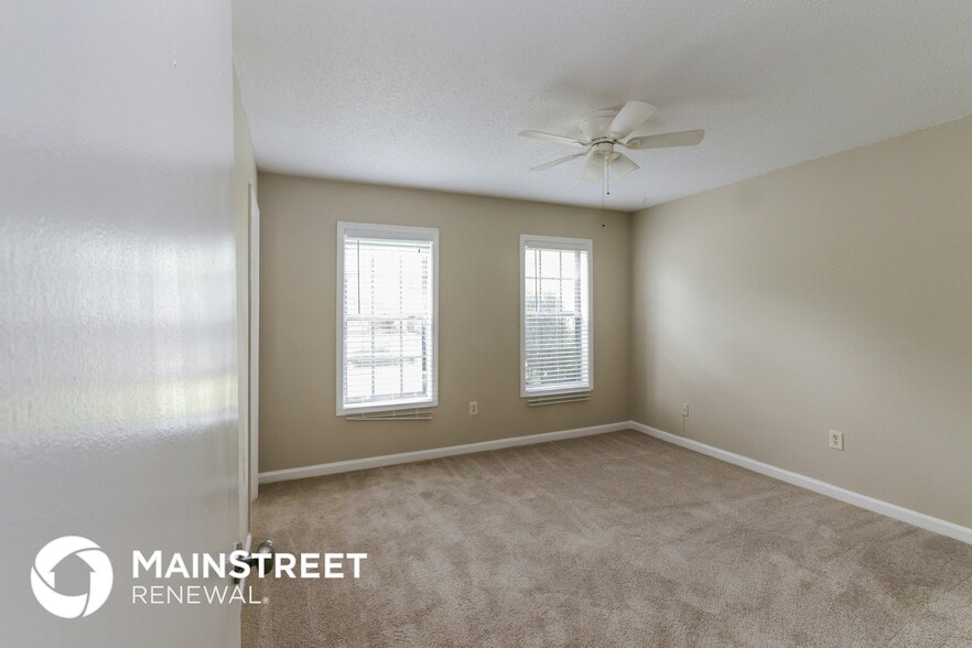 Building Photo - 4018 Sandburg St