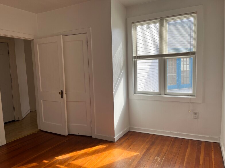 Building Photo - 2328-2 E Carson St