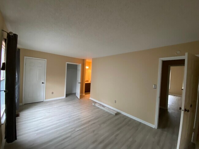 2nd floor (front room) - 524 Pine Tops Ct