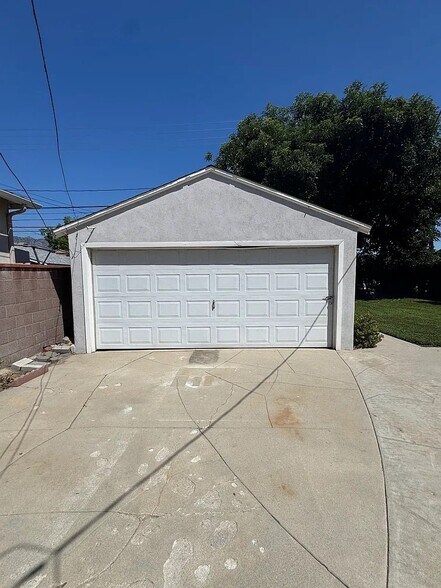 Building Photo - 1640 N Frederic St