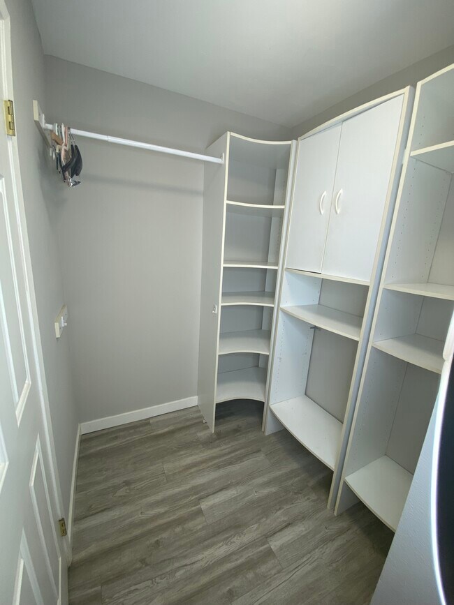 Building Photo - 355 Windy Ln