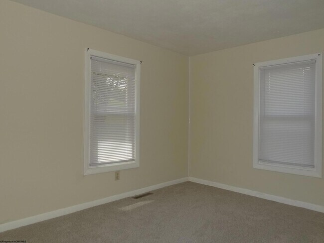 Building Photo - 2726 Stewartstown Rd