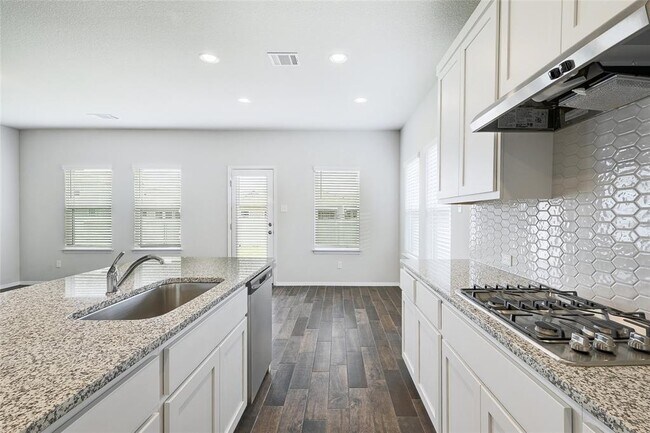 Building Photo - 215 Desperado Dr