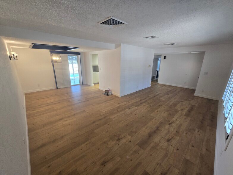 Building Photo - 5517 W Avenue M2