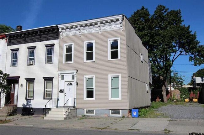 Building Photo - 19 N Lake Ave