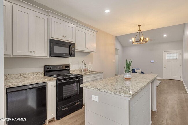 Building Photo - 109 Tyreek Dr