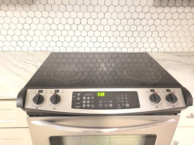 Building Photo - Stunning four bedroom in Charleston National on large lot - Mt. Pleasant