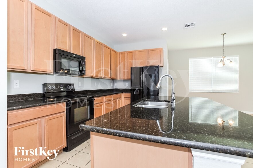 Building Photo - 3000 Lady Mae Ln