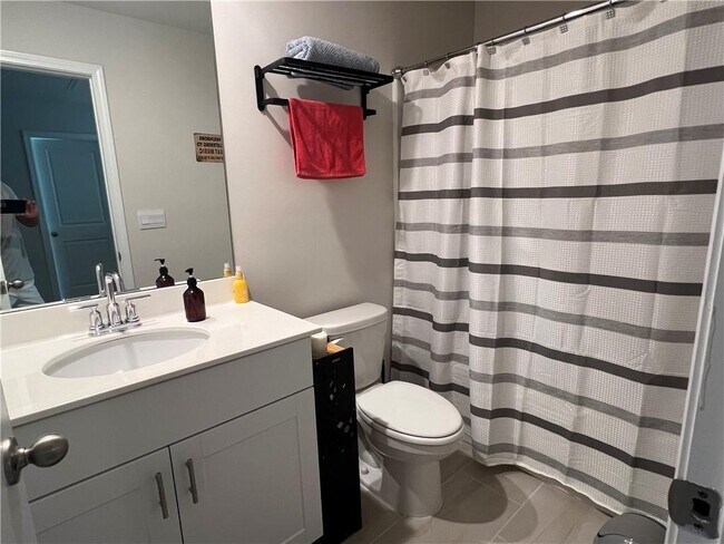 Building Photo - 242 Wells Cir