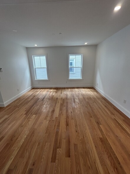 Building Photo - 8 Brookside Ave