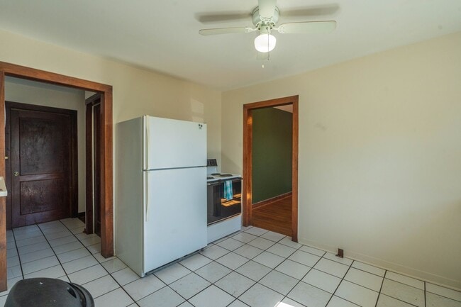 Building Photo - 3 bed and 1 bath farm house in Johnson City