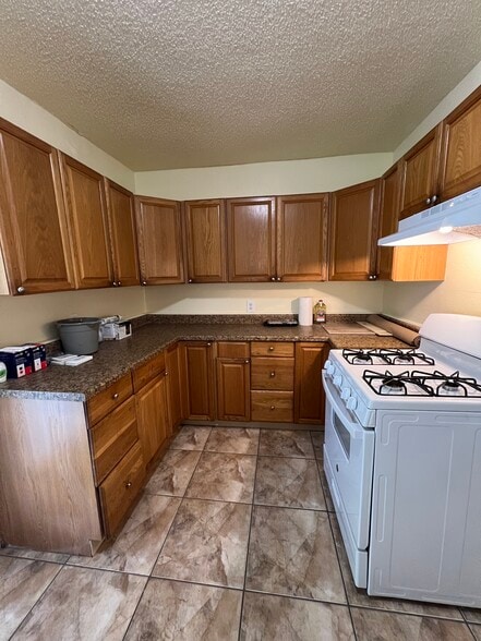 Kitchen - 3509 Leonidas St