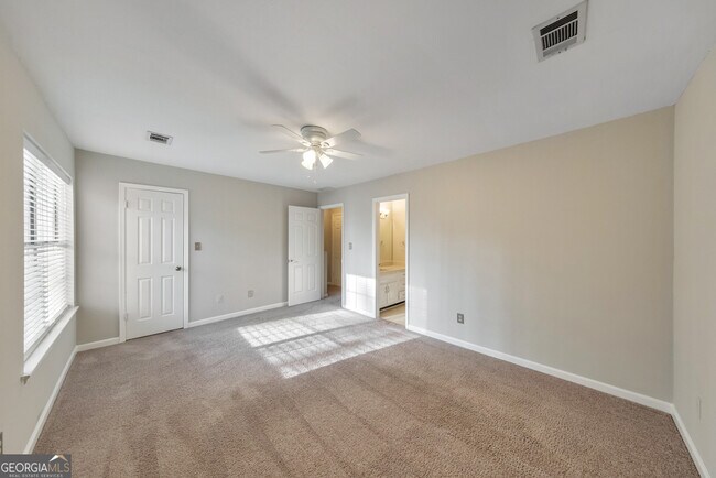 Building Photo - 2045 Fairways Ct