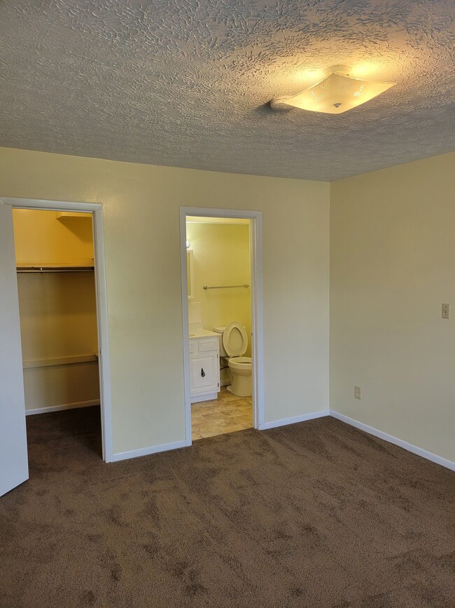Building Photo - 515 Powell Ln