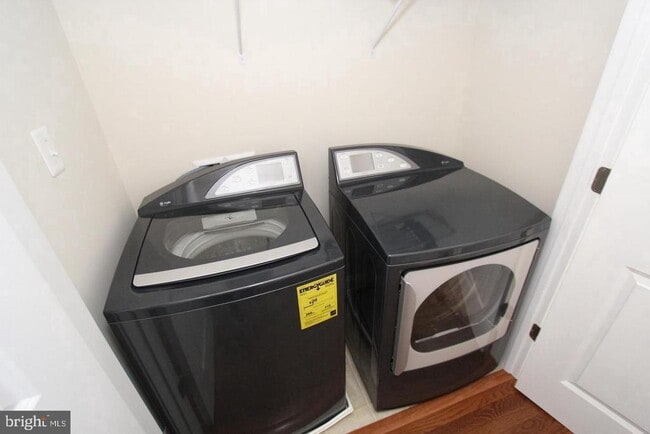 Building Photo - 8043 Reserve Way