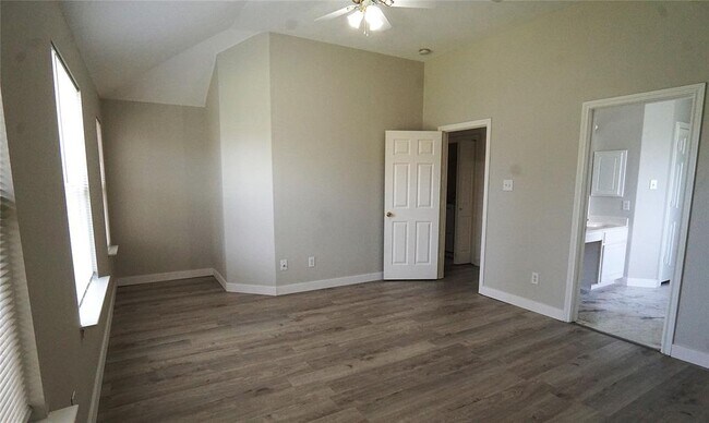 Building Photo - 3526 Gray Ridge Ct