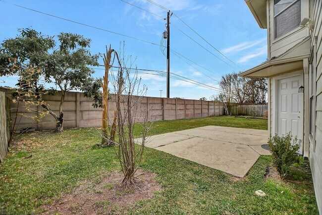 Building Photo - 2939 Sailors Moon Dr