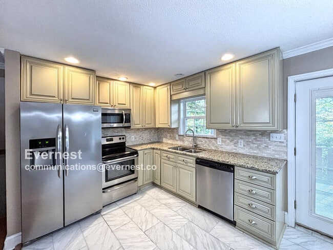 Building Photo - 6821 Knollcrest Dr