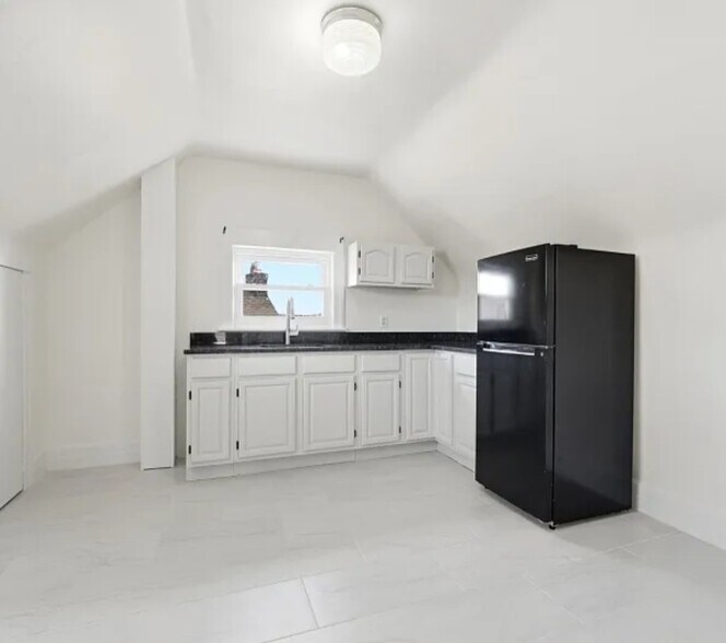 Building Photo - 44 Oberlin St