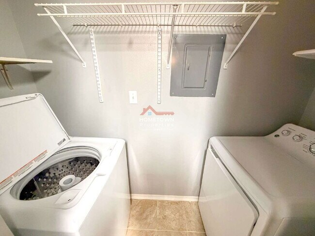 Building Photo - 2299 Scenic Hwy