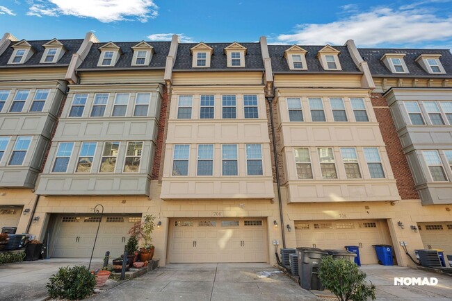 Building Photo - Stunning 4BR Townhome in National Harbor