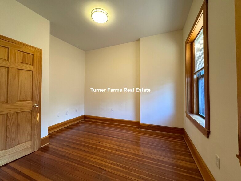 Building Photo - 145 Hillside St