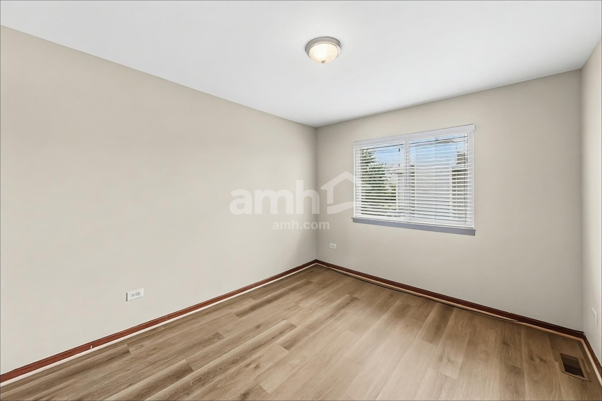 Building Photo - 26333 Wild Rose Dr