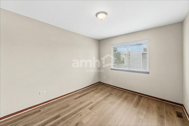 Building Photo - 26333 Wild Rose Dr