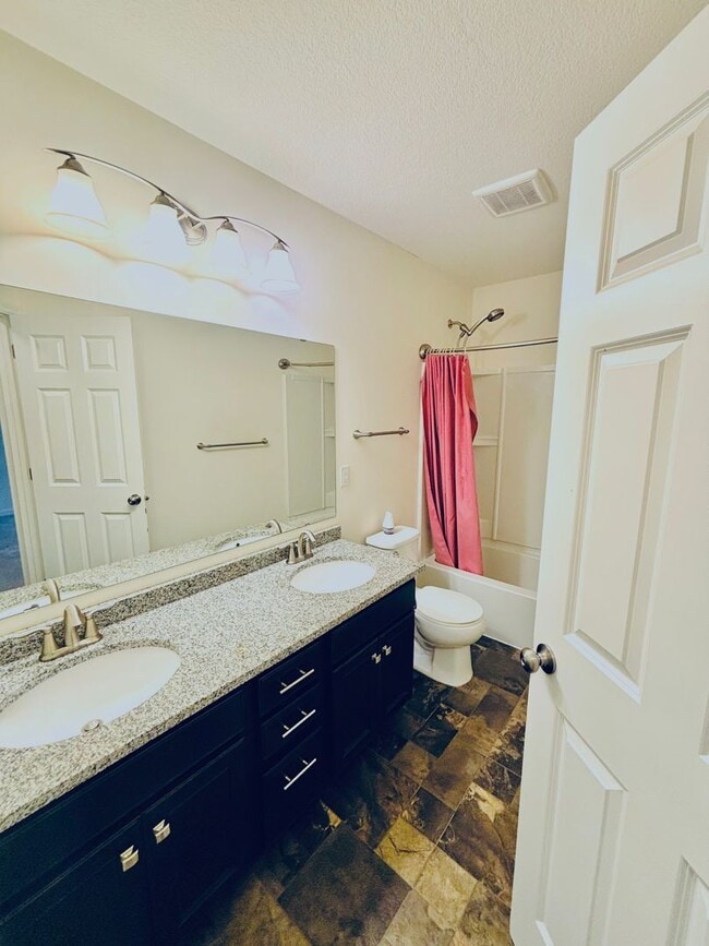 Building Photo - Beautiful 4 Bedroom Single Family Home in Prime Shakopee Neighborhood