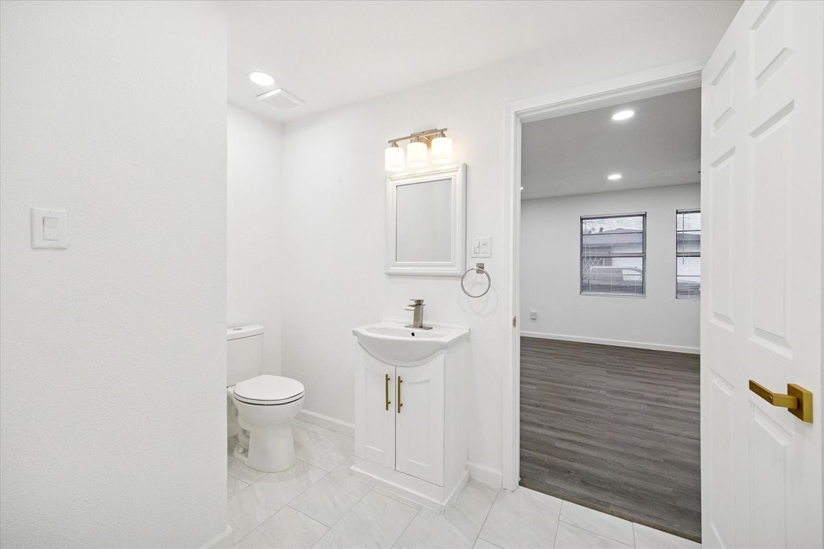 Building Photo - 1500 Harvard St