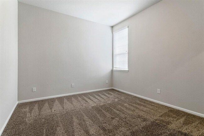 Building Photo - 4926 Thunder Creek Ln