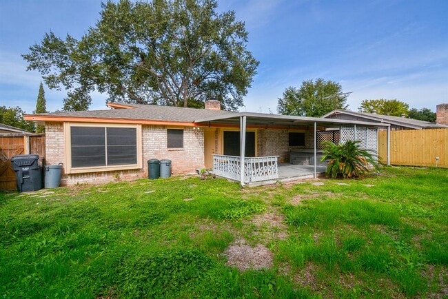 Building Photo - 9334 Golden Wood Ln