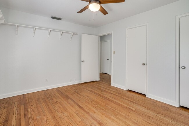 Building Photo - Fresh on the Market-  2 Bed, 1 Bath home i...