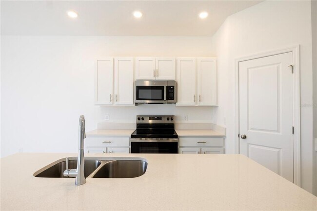 Building Photo - 7649 WATERSCAPE Dr