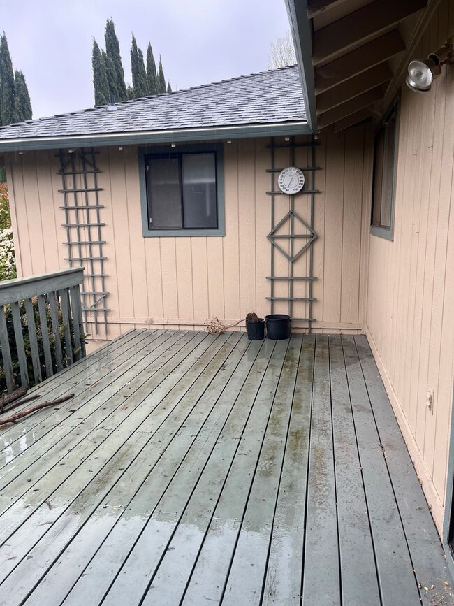 Building Photo - 3 Bedroom 2 Bath House